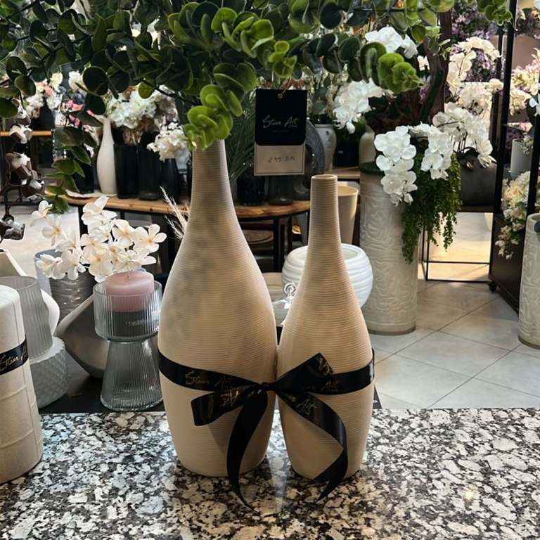 Vase Élégant avec Eucalyptus Artificiel – Image 3