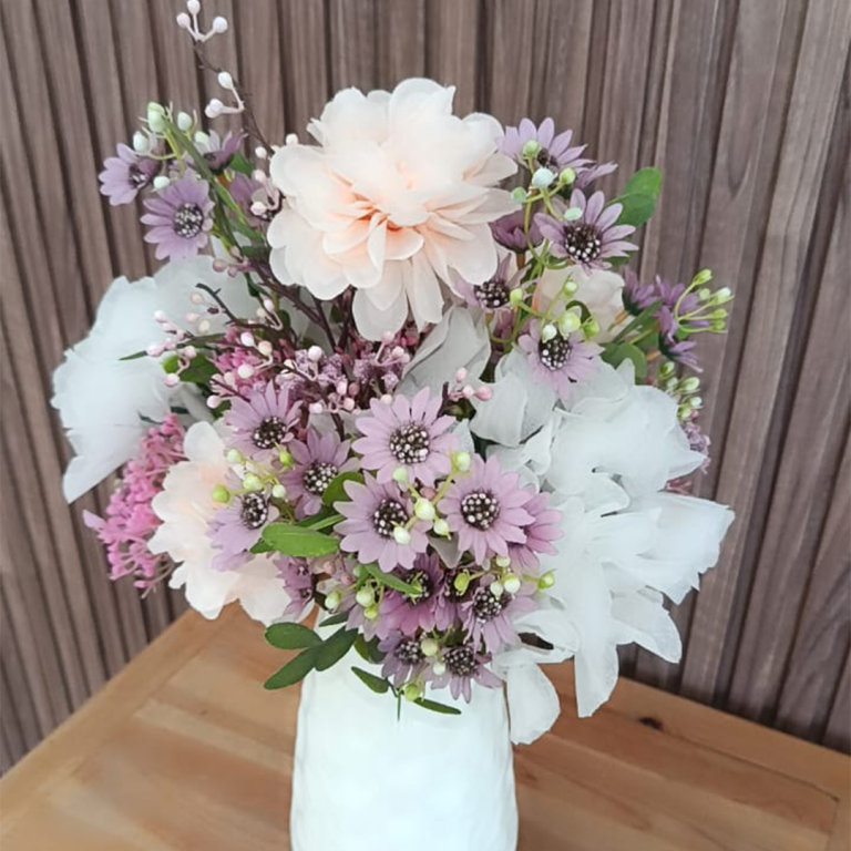 Vase décoratif blanc canard avec fleurs artificielles – Image 4